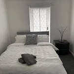 Woolwich - House - Sleeps 5 - Garden - Parking