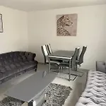 Woolwich - House - Sleeps 5 - Garden - Parking