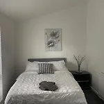 Woolwich - House - Sleeps 5 - Garden - Parking