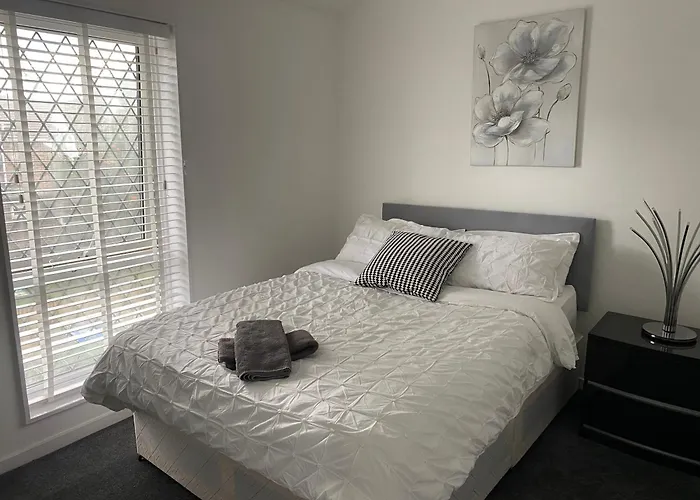 Woolwich - House - Sleeps 5 - Garden - Parking